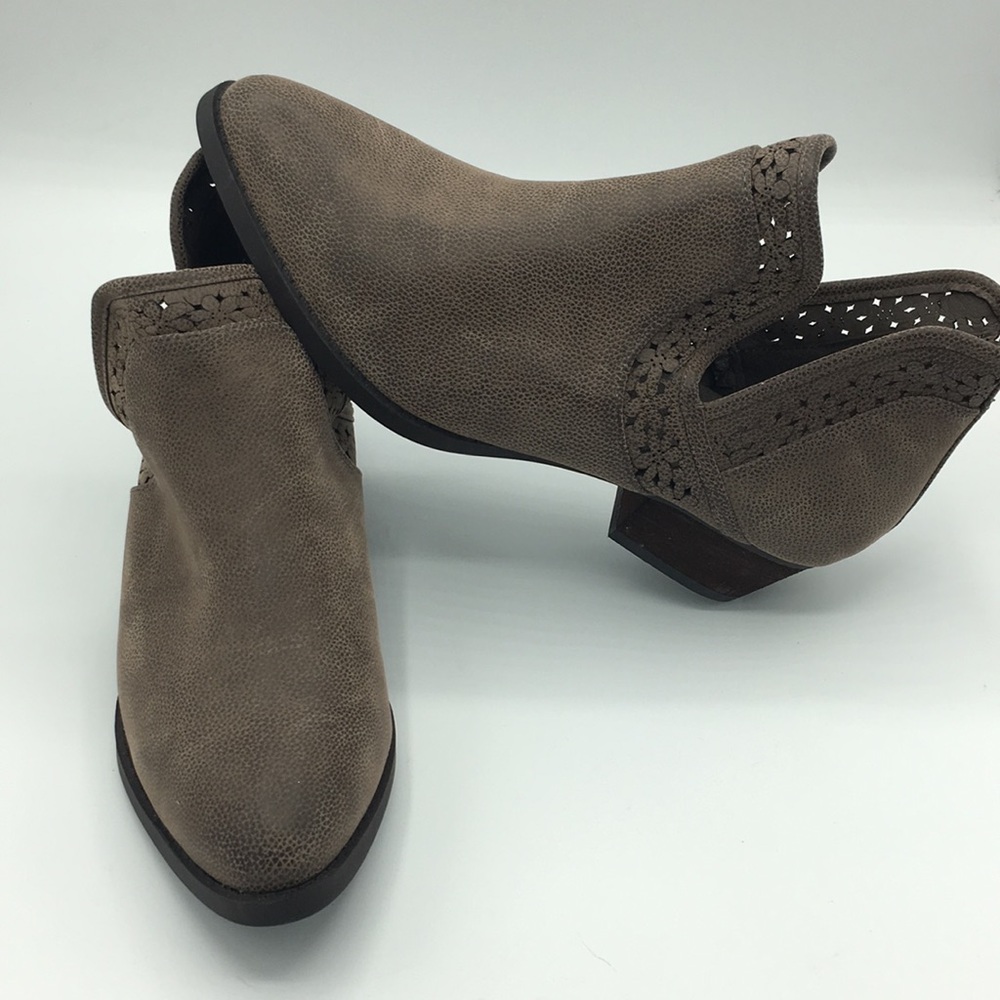 Cest. 1946 Ankle Boots On Sale!!!